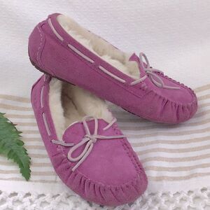 UGG Magenta Pink Sheepskin Lined Suede DAKOTA Slipper Moccasins